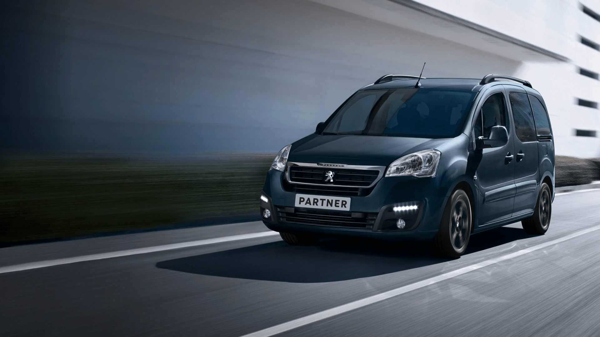 НОВЫЙ КОМПАКТВЭН PEUGEOT PARTNER CROSSWAY